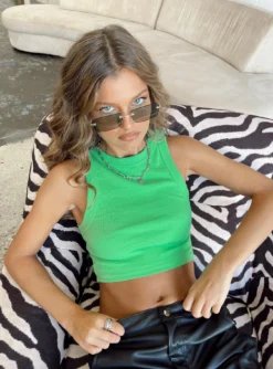 Classic Tank Top Green -Femme Flair 4 modelinfo elise us2 1f588c4e 56f9 405f a5db 8393ae3f7296