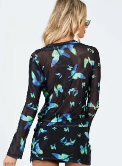 Motel Niles Mini Skirt Butterfly Watercolour Black -Femme Flair 4 modelinfo emma leigh us4 5dda0810 3686 4a64 8a1a 83732e0e6b6d