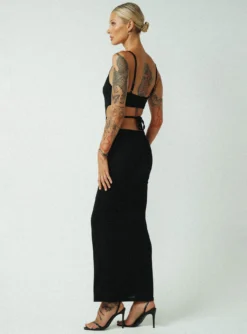 Jagger & Stone Kendal Maxi Dress Black -Femme Flair 4 modelinfo emma leigh us4 eb3d874a 6dcd 4b18 8b43 137d1d4a5c51