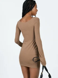 Princess Polly Wesley Long Sleeve Mini Dress Brown -Femme Flair 4 modelinfo eyes us2 f12d4ed6 6e14 46f3 8c1e 4d67373fe0dd
