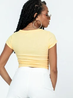 Princess Polly Kerri Top Cream -Femme Flair 4 modelinfo idania us2 a8a2fac7 e319 4277 b85f 778831e01418