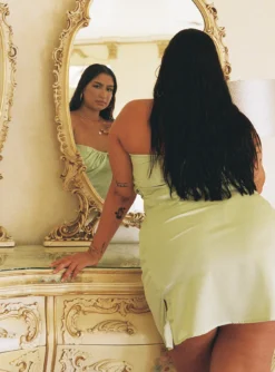 Irena Strapless Mini Dress Green Curve -Femme Flair 4 modelinfo javi us14 6fdbfc77 e257 4c3a 93c6 010d9dfd0192