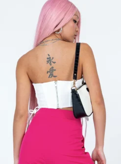 Princess Polly Mylor Strapless Top White -Femme Flair 4 modelinfo jayechelle us4 c63891e9 b533 4ab5 b225 e610843d6c33