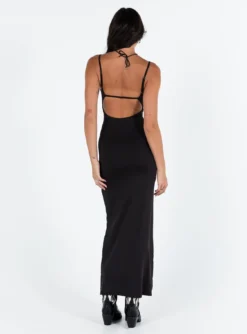 Riana Maxi Dress Black -Femme Flair 4 modelinfo josie us2 90e77b56 6497 4f3c 89f9 09d505c14d46