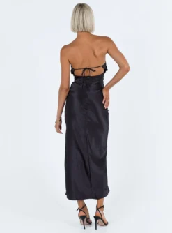Bellwood Strapless Maxi Dress Black -Femme Flair 4 modelinfo kauri us2 505f560f 17a7 41e1 9120 c443c95ba722
