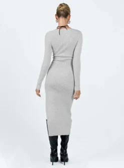 Fitro Long Sleeve Maxi Dress Grey -Femme Flair 4 modelinfo kiana us2 21d739b9 2e0b 442f 80ae 737495036d4d