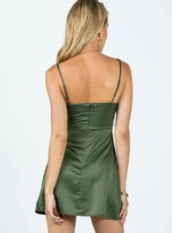 Princess Polly Della Mini Dress Green -Femme Flair 4 modelinfo kiana us2 94f69a89 4515 4d1b 95a5 84b43f7fd3d2