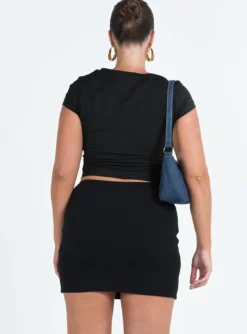 Kael Mid Rise Mini Skirt Black -Femme Flair 4 modelinfo mikayla us8 675d1eed f0bd 46a9 82da f5df26142fa1