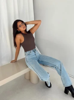 Classic Bodysuit Brown 8 Classic Bodysuit Brown -Femme Flair 4 modelinfo paris us2 0b2715f4 e929 4941 aa59 81a3f763a317