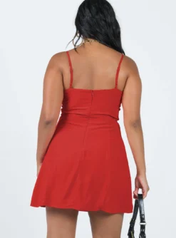 Dare Devil Mini Dress Red -Femme Flair 4 modelinfo rheanna us8 3368efe8 c4fe 4603 b111 b49b1288bd40
