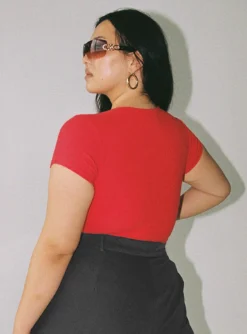 Nicola Bodysuit Red Curve -Femme Flair 4 modelinfo sarah us14 7b866fd1 e0a4 4242 b808 c10c71323afd