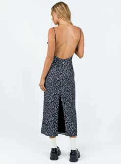 Princess Polly Arkana Maxi Dress Black Floral -Femme Flair 4 modelinfo saskia us2 92c7c073 590d 43e9 b8e5 23ab2d5522c5