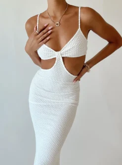 Princess Polly Shanni Maxi Dress White 11 Princess Polly Shanni Maxi Dress White -Femme Flair 5 modelinfo Alexis us2 6fdfeb06 87d8 4303 b30d 36ee9510082e