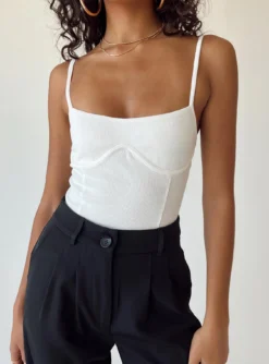 Allred Bodysuit White -Femme Flair 5 modelinfo Ariel us4 1ed98eba bde0 490d ab3e da8ce209cdc1