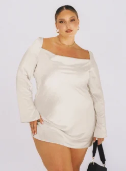 Star Power Mini Dress Champagne Curve -Femme Flair 5 modelinfo Riley us14 1