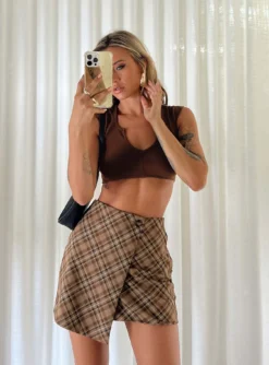 Princess Polly Davenport Mini Skirt Brown 12 Princess Polly Davenport Mini Skirt Brown -Femme Flair 5 modelinfo cathlin us2 b2140319 1d1a 48d8 8ad7 7fb85952c2cf