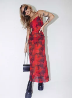 Princess Polly Coralie Maxi Dress Red Floral -Femme Flair 5 modelinfo cathlin us2 ddefa626 a42f 48b9 8241 ae4ec5e68f4d