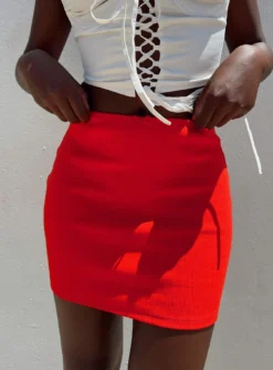Kael Mid Rise Mini Skirt Red -Femme Flair 5 modelinfo cynthia us4 1f699d81 ffbf 49fe 9f1c 0691cc220dfe