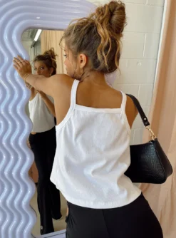 Ashby Top White 9 Ashby Top White -Femme Flair 5 modelinfo elise us2 a360c62e bf35 4ecf a0df 53e6d2cecfd4