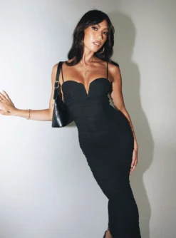 I Want You Maxi Dress Black -Femme Flair 5 modelinfo josie us2 e3ef807d 6ee3 4812 b06c f0c91e25d792