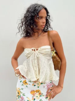 Princess Polly Long Summer Nights Top Ivory -Femme Flair 5 modelinfo kristen us2 33de04a0 c4d1 4659 8fe0 1c35b42e8e40