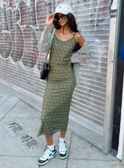 Jagger & Stone Demi Mesh Maxi Dress Khaki 13 Jagger & Stone Demi Mesh Maxi Dress Khaki -Femme Flair 5 modelinfo lisa us2 995dfd75 9a6b 4f29 a91f 508d9c903b29