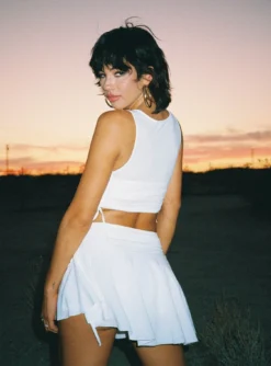 Sound Check Set White -Femme Flair 5 modelinfo megan us4 9307f10c f320 4db3 aa0d 27f31e5997d9