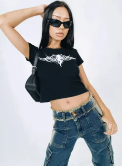Fairy Wings Shrunken Tee Black -Femme Flair 5 modelinfo natasha us0 c2116271 2171 4205 ad41 f8e32f4b1342