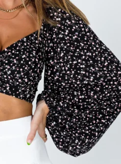 Princess Polly Delphie Mini Skirt White 7 Princess Polly Delphie Mini Skirt White -Femme Flair 5 d0491f3c da5e 47b1 a289 b7a73093c42f