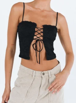 Princess Polly Marloe Top Black 14 Princess Polly Marloe Top Black -Femme Flair 6 modelinfo kiana us2 jpg 3d021ad9 639f 4d73 a562 2c500ce5d547