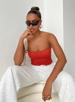 Kantor Tube Top Orange -Femme Flair 6 modelinfo lola us4 68c1a0d4 b841 4d3d be03 84d60e66c285