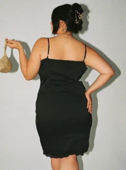 Maple Mae Mini Dress Black Curve 10 Maple Mae Mini Dress Black Curve -Femme Flair 6 modelinfo sarah us14 224fd260 b612 4036 be6f 83b31e6aec47